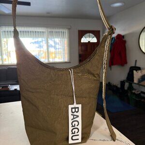 NWT BAGGU Small Nylon Sling in Seaweed